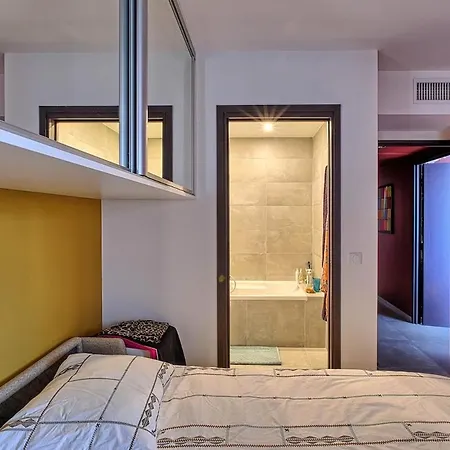 Appartement Lovely 4-bedroom Family In *