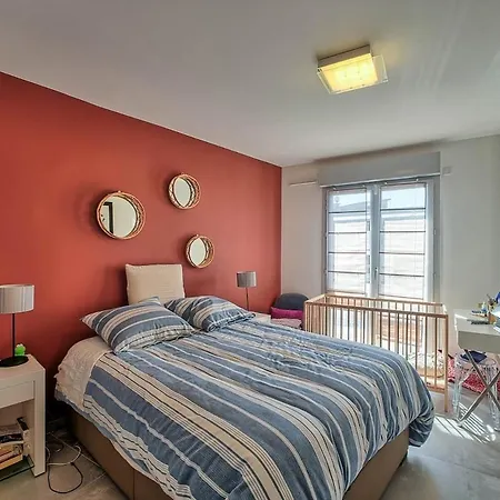Appartement Lovely 4-bedroom Family In *