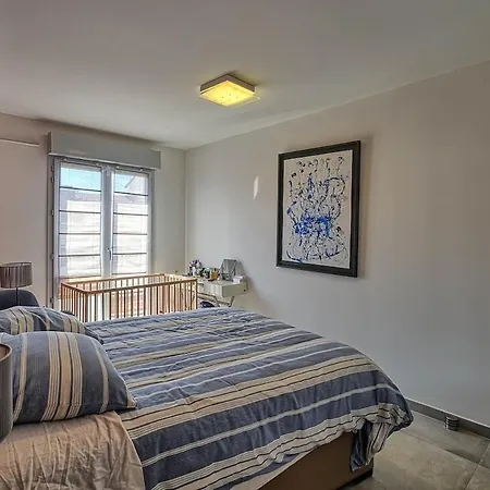 Appartement Lovely 4-bedroom Family In *